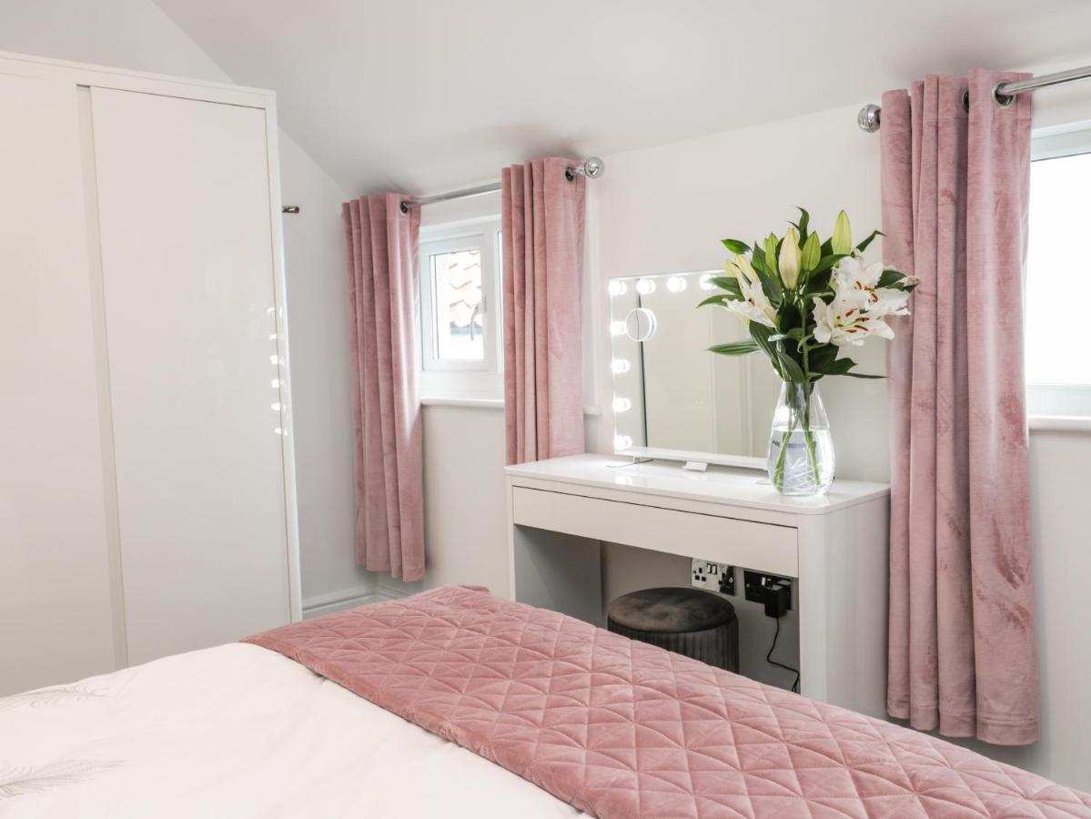 Daisy'S Den Apartamento Whitby Exterior foto