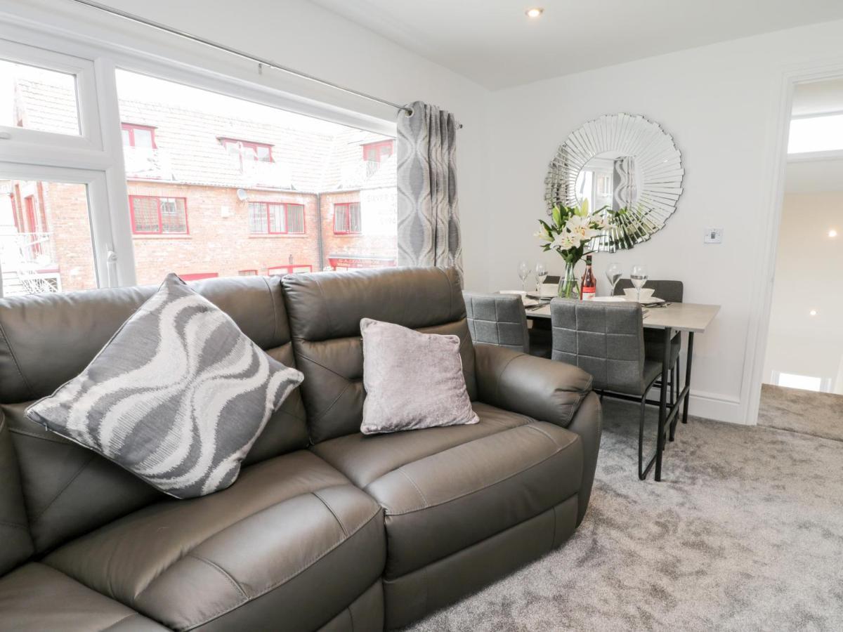 Daisy'S Den Apartamento Whitby Exterior foto